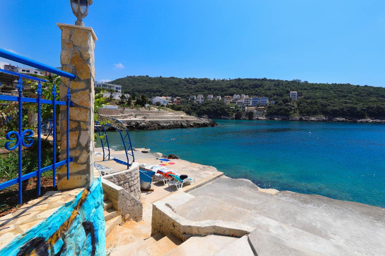 Others 4, El Mar Apartments