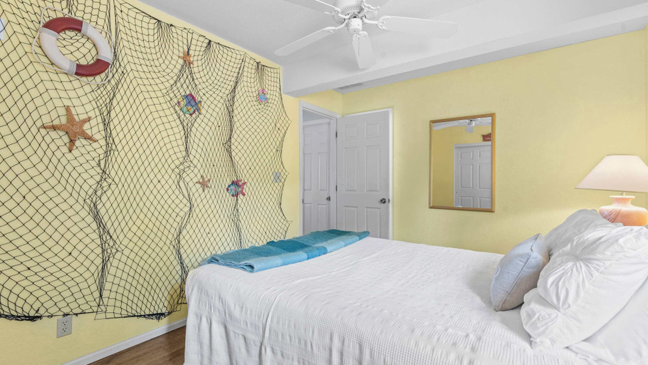 Room 5, By The Lake Resort Access, Camden