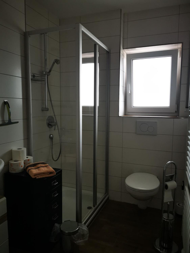 5, Casa Friedolin Privatzimmer mit eigenem Bad & Zugang zu Kuche und Wohnzimmer, Bodenseekreis