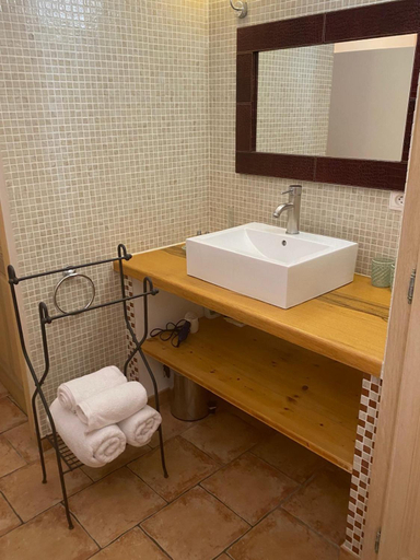 Bathroom 2, Le mas d'Orsan chambres d'hotes, Gard