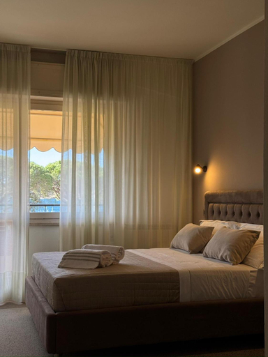 Bedroom 2, Hotel Splendid Toscolano Maderno, Brescia