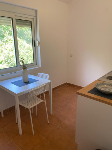 Others 4, Mare Apartments