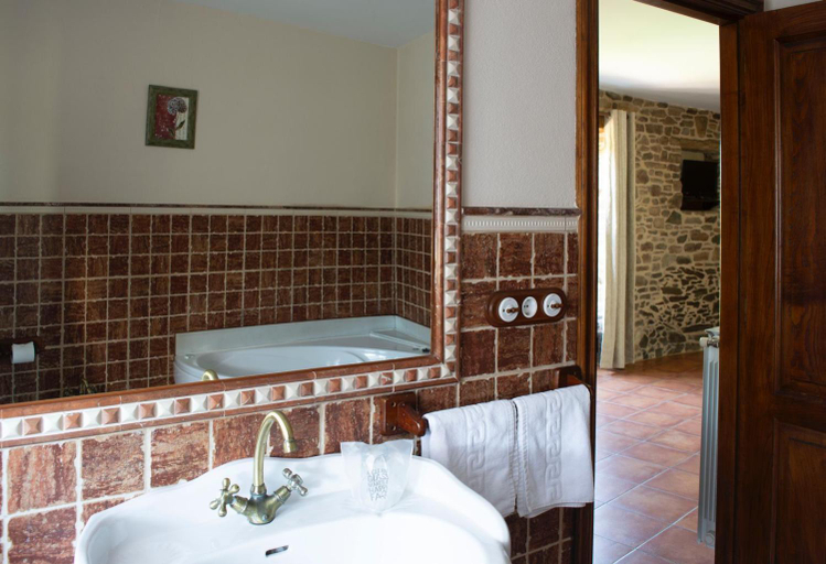 Bathroom 3, Casa rural osvilares, A Coruña