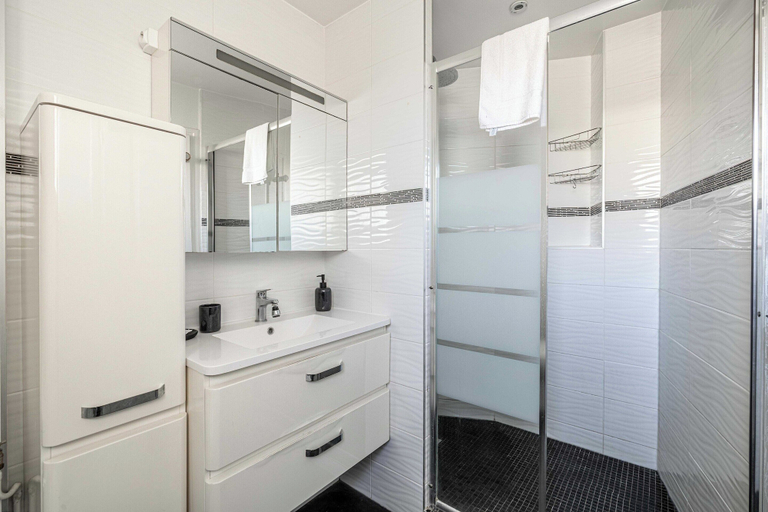 Bathroom 3, Charming Apartment near the beach Juan les pins, Alpes-Maritimes