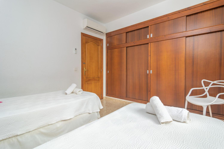 Facilities 4, Violeta de Mar, Baleares