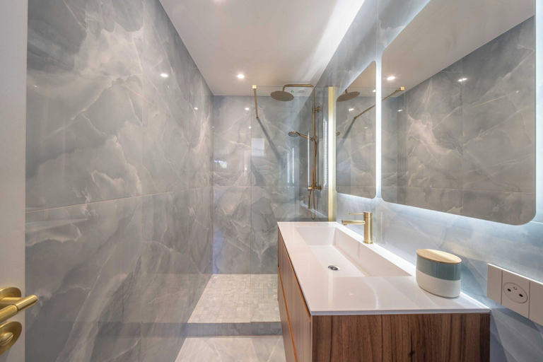 Bathroom 2, Studio Place des Lices/terrace - Saint-tropez, Var
