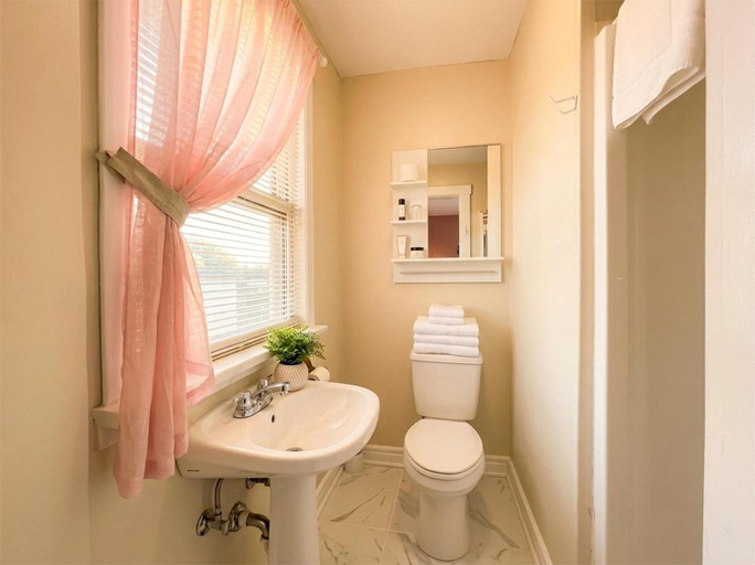 Bathroom 3, Strathaird Bed and Breakfast, Niagara