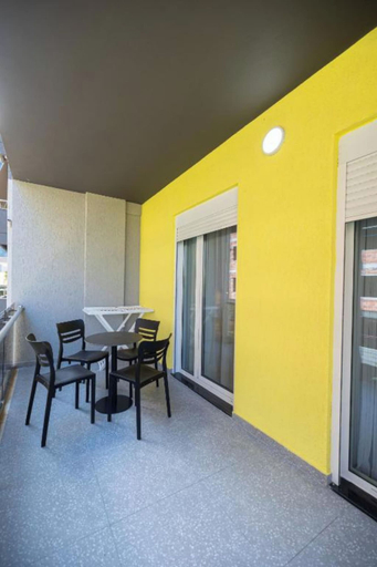 Outdoor dining, Miramare Apartments, Vlorës