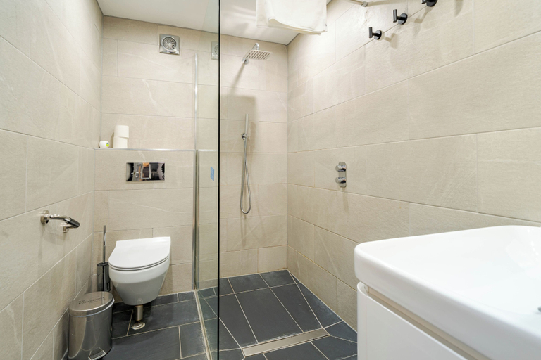 Bathroom 4, Waterhead Rooms & Suites - Parking and Light Breakfast, Cumbria