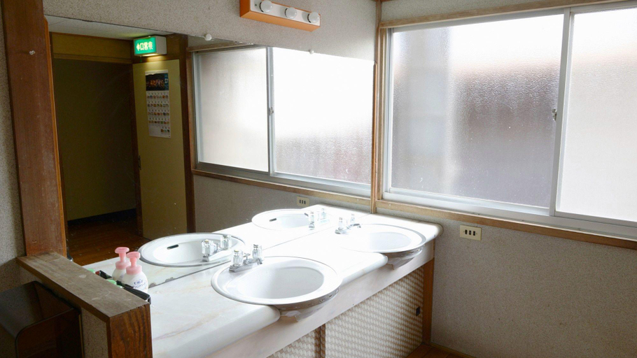 Bathroom 2, Izumiya Ryokan' Tawarayama Onsen, Nagato