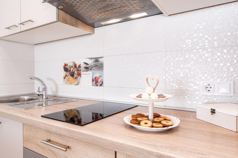 Others 4, Apartments Batela, Nin