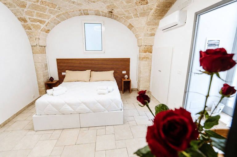 Bedroom 5, Palazzo Kapece, Bari