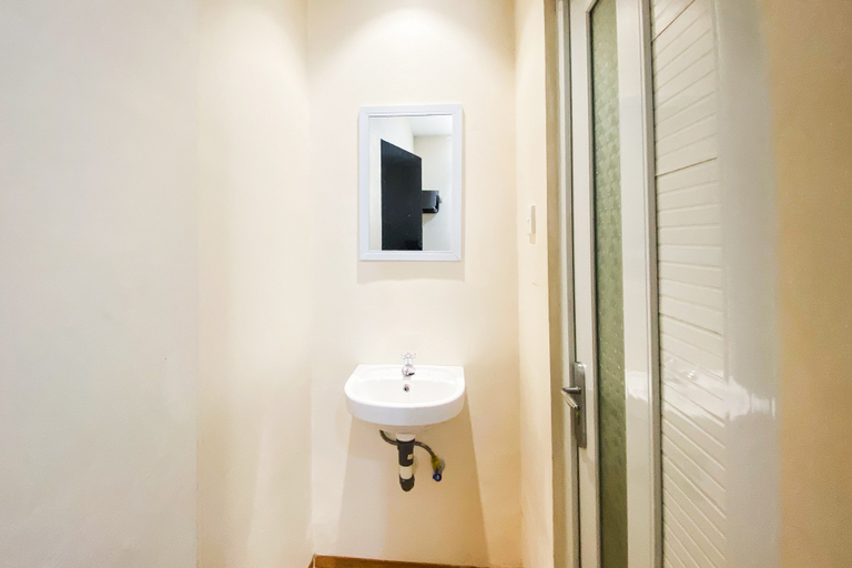 Bathroom 4, Urbanview SJ Inn Sukajadi near K Square Batam, Batam