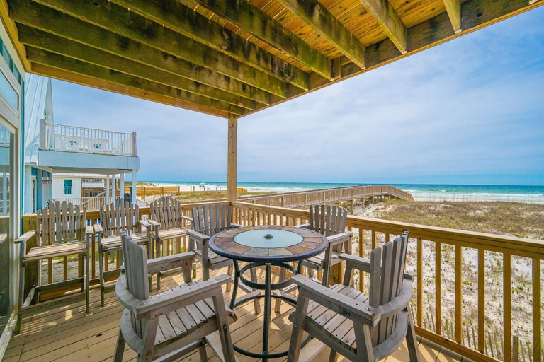 Outdoor dining 5, Funspot 1713 5 Bedroom Home, Baldwin