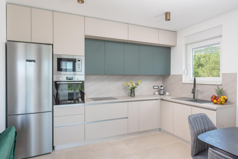 Private kitchen, Charming Seaside Villa Getaway, Kaštela