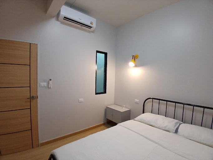 Room 3, YOOSABAI HOSTEL AND GUESTHOUSE, Bang Khae