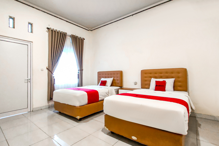 Bedroom 4, RedDoorz @ Surya Inn Sekipan Tawangmangu, Karanganyar