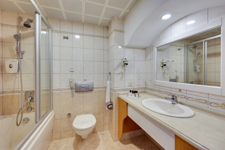 Bathroom 5, Royal Asarlik Beach Hotel, Bodrum