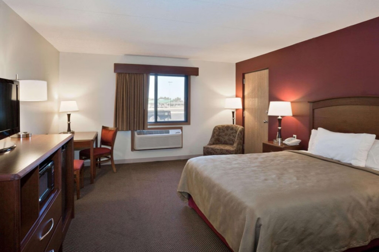 Bedroom 4, AmericInn by Wyndham Mitchell, Davison