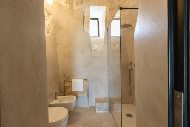 Bathroom 3, Trulli Meridiem con Piscina, Brindisi