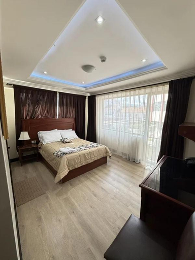 Others 4, Hotel Milan, Cuenca