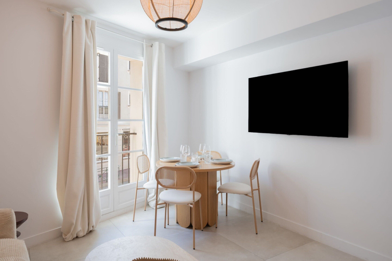 Dining, Apartment Place des Lices -2bdr/6p- Saint Tropez, Var