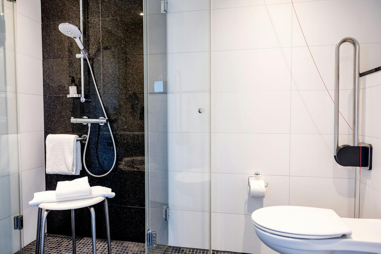Bathroom 3, Motel One Hamburg-Alster, Hamburg