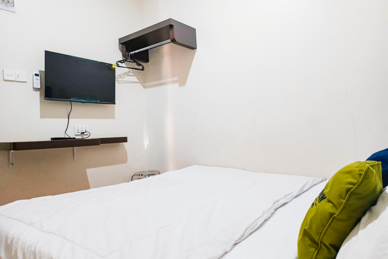 Bedroom 5, Urbanview SJ Inn Sukajadi near K Square Batam, Batam