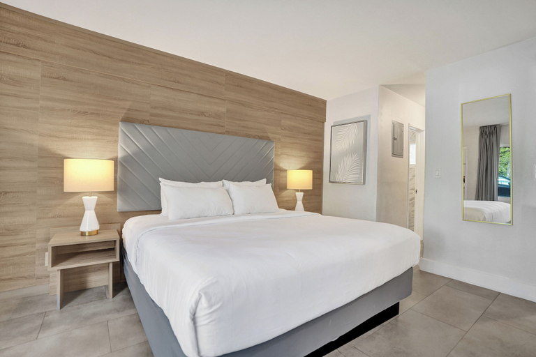 Room 4, The Botanica, Broward