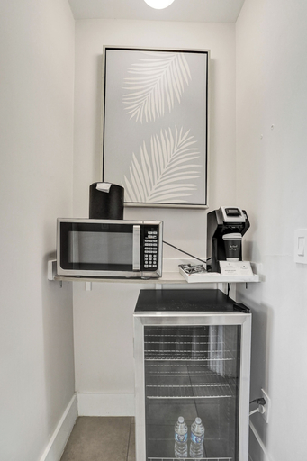 Room 5, The Botanica, Broward