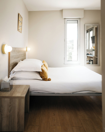 Bedroom 3, Hotel Le Petit Castel, Alpes-Maritimes