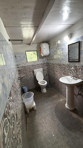 Bathroom 4, Zenden Stay And Cafe, Kullu