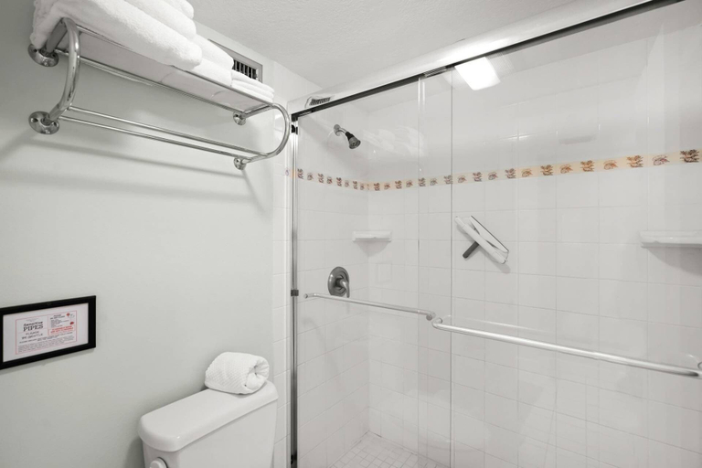 Bathroom 4, Harbor Towers 3rd Fl 2 Bedroom Bay View, Sarasota