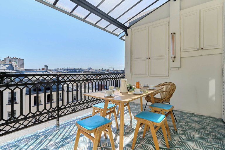 Outdoor dining 3, Superb Flat With Terrace in the Centre of Paris, Paris