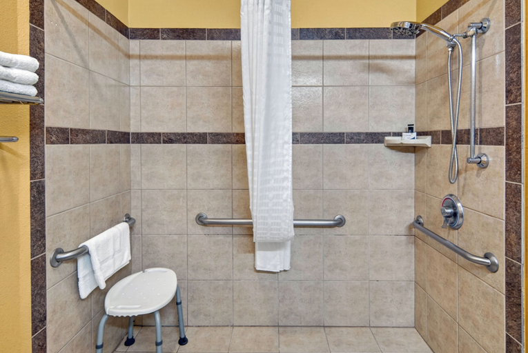 Bathroom 5, HomeTown Inn & Suites, Gregg