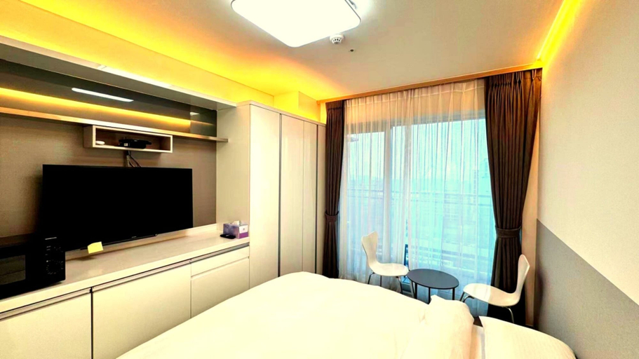 Bedroom 2, Yeongjong Shine Hotel, Jung