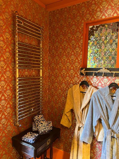 Bathroom, Manoir des Comtes, Charente