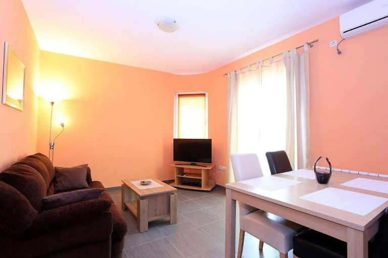 Others 4, Apartmani Lili, Sukošan