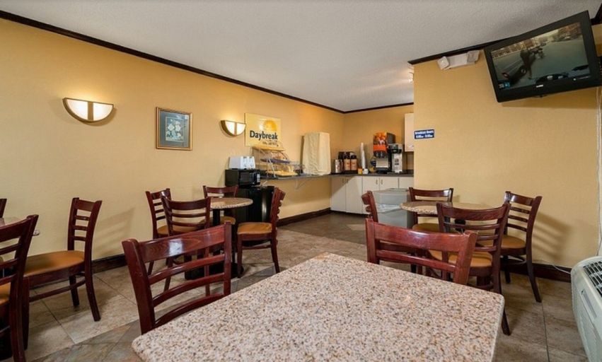 Food & Drinks 5, Days Inn by Wyndham Moss Point Pascagoula, Jackson