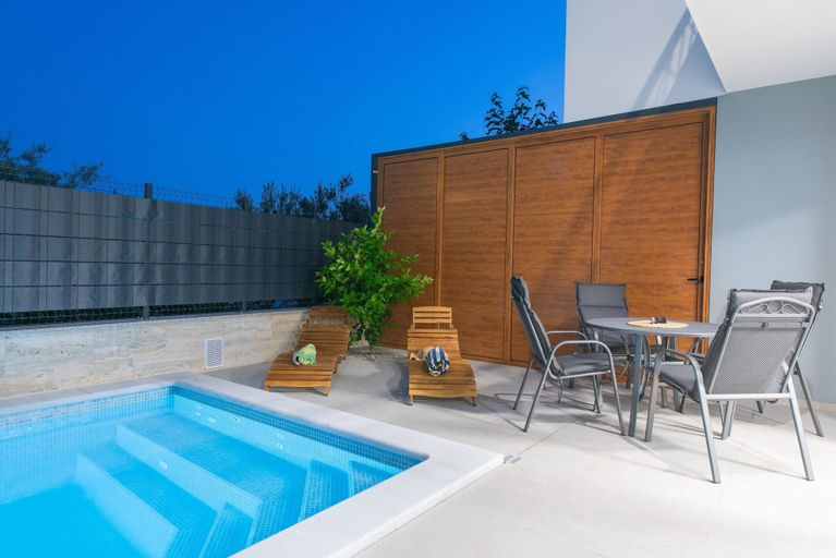 Pool 4, Holiday Oasis With Hydromassage Pool, Kaštela