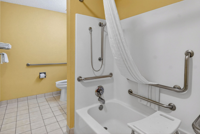 Bathroom 5, HomeTown Inn & Suites, Gregg