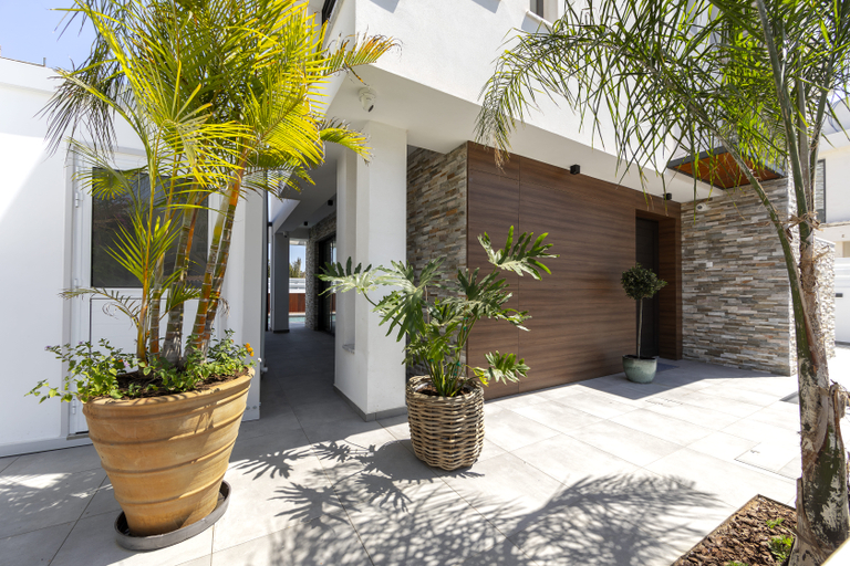 Exterior & Views 2, Louis Chris Le Mare Gold
