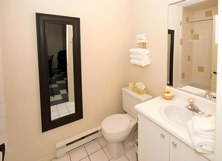 Bathroom 4, Hotel Du Nord, Communauté-Urbaine-de-Québec
