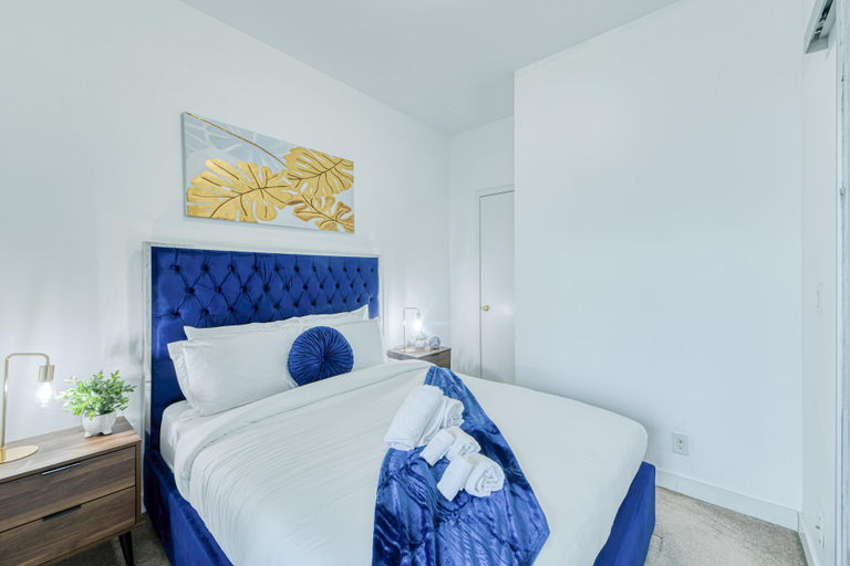 Room 2, Planet Traveler Suite DT, Toronto