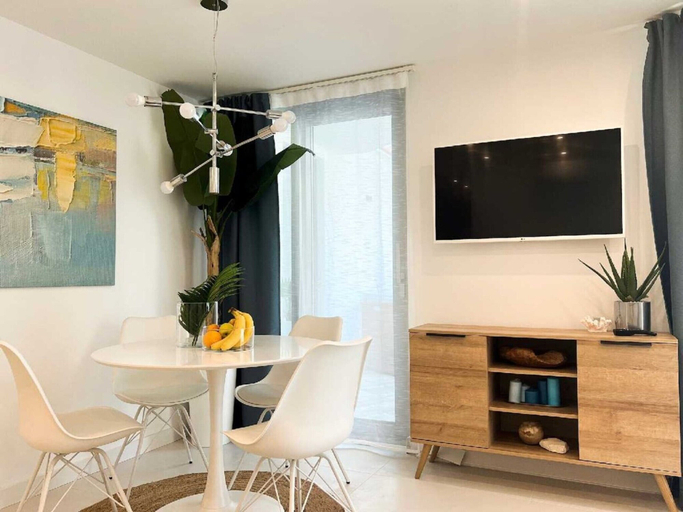Dining, Seaside Retreat for Friends in Omis, Imotski