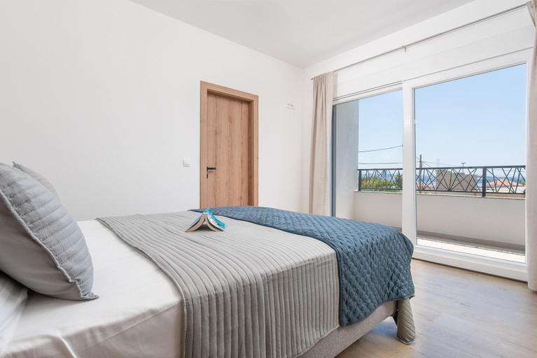 Room 5, Holiday Oasis With Hydromassage Pool, Kaštela
