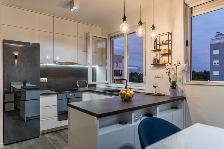Private kitchen 3, Deluxe Suite for 4 in Zadar, Poličnik