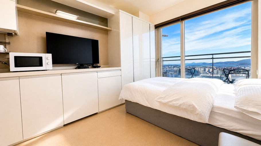 Bedroom 4, Yeongjong Shine Hotel, Jung