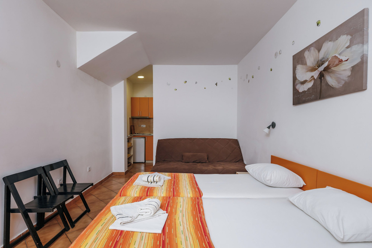 Others 3, Apartments Nada