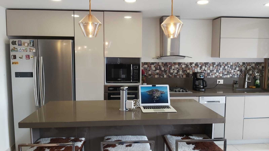Private kitchen, Beautiful family loft in north Bogota, Santafé de Bogotá